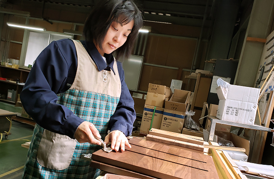 13.家具に付ける引き出しを製作しています。